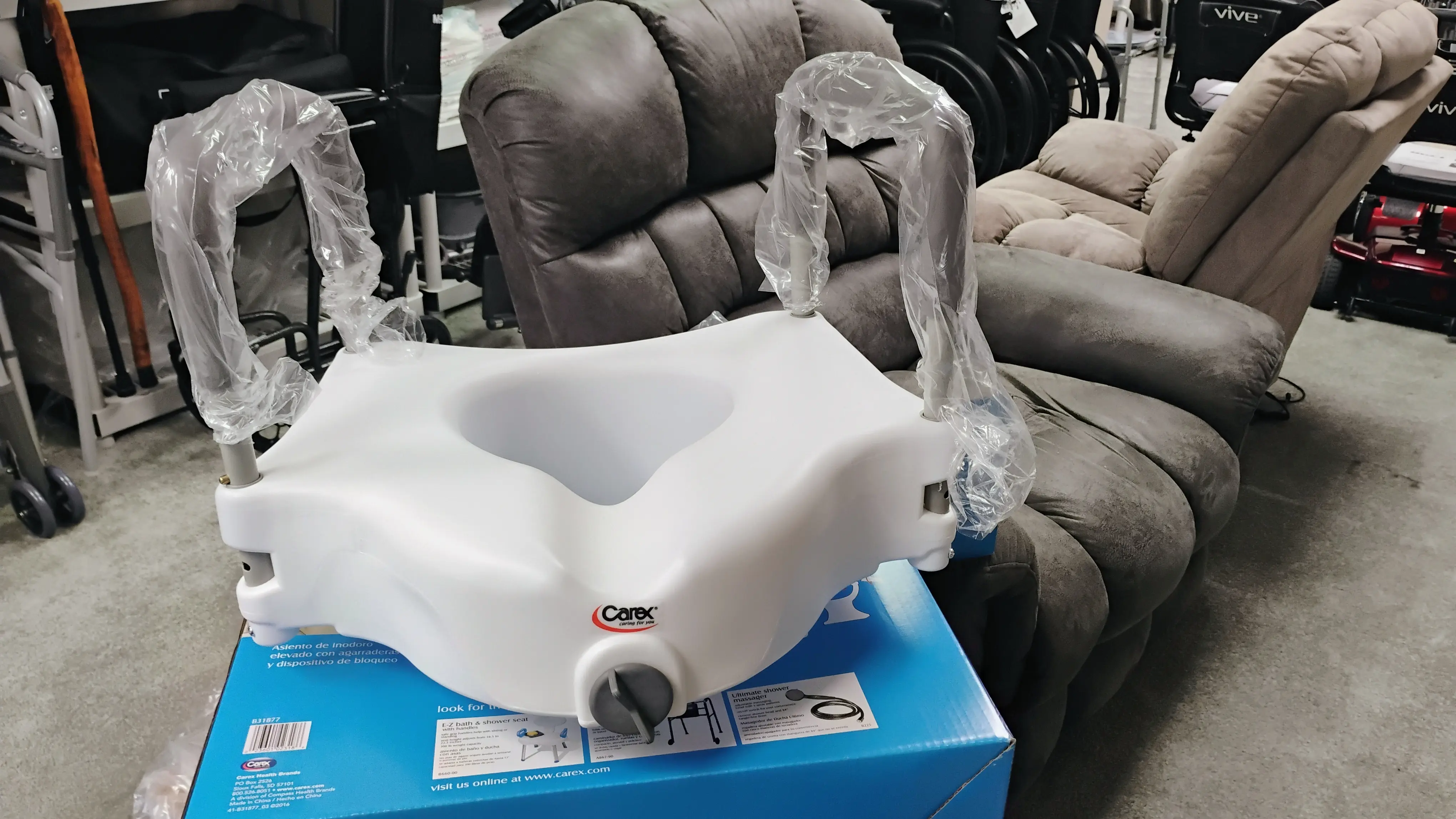 Raised Toilet Seat with Arms 